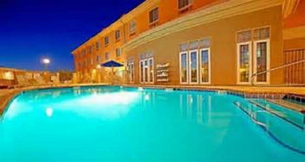Holiday Inn Express & Suites San Antonio Brooks City Base, An Ihg Hotel Bagian luar foto